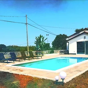  Apartment Cozy House With Pool Near Rovinj